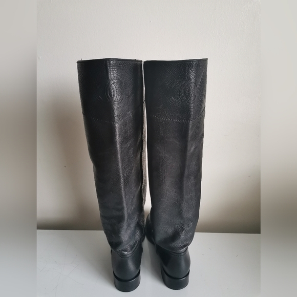 CHANEL BLACK LEATHER RIDING KNEE BOOTS - Picture 3 of 13